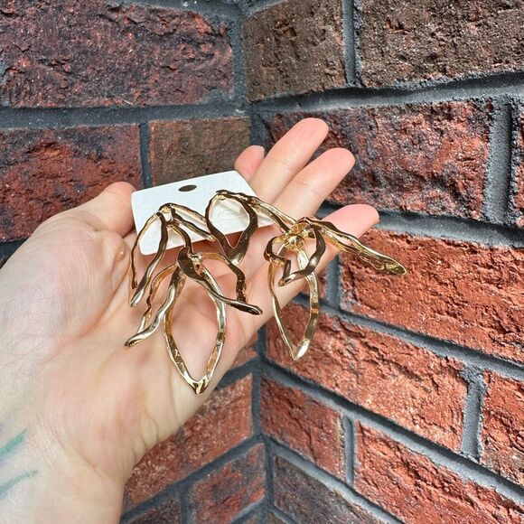 Gold Flower Tulip Earrings - Picture 11 of 13